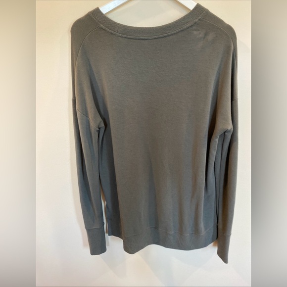 Athleta Coaster Luxe Sweater Sage Green Size Medium Thumb holes Oversized - Picture 5 of 5